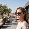 Slunecni bryle GUESS GU0352 01B W lifestyle 003 web
